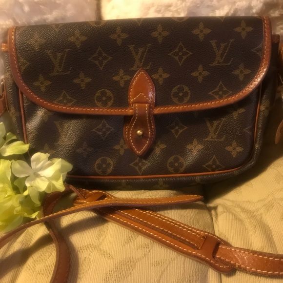 Louis Vuitton Handbags - 🔥SOLD🔥VINTAGE LOUIS VUITTON Gibeciere PM Bag!!